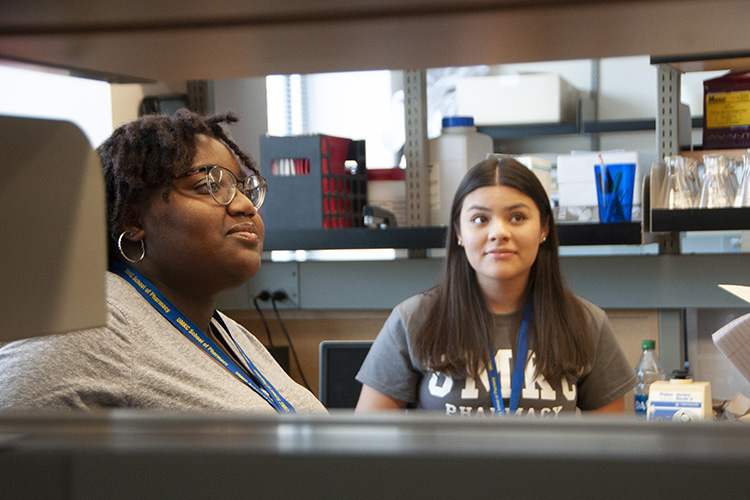 High school students Shun’nya Taylor and Ashley Rodriguez in School of Pharmacy research lab.